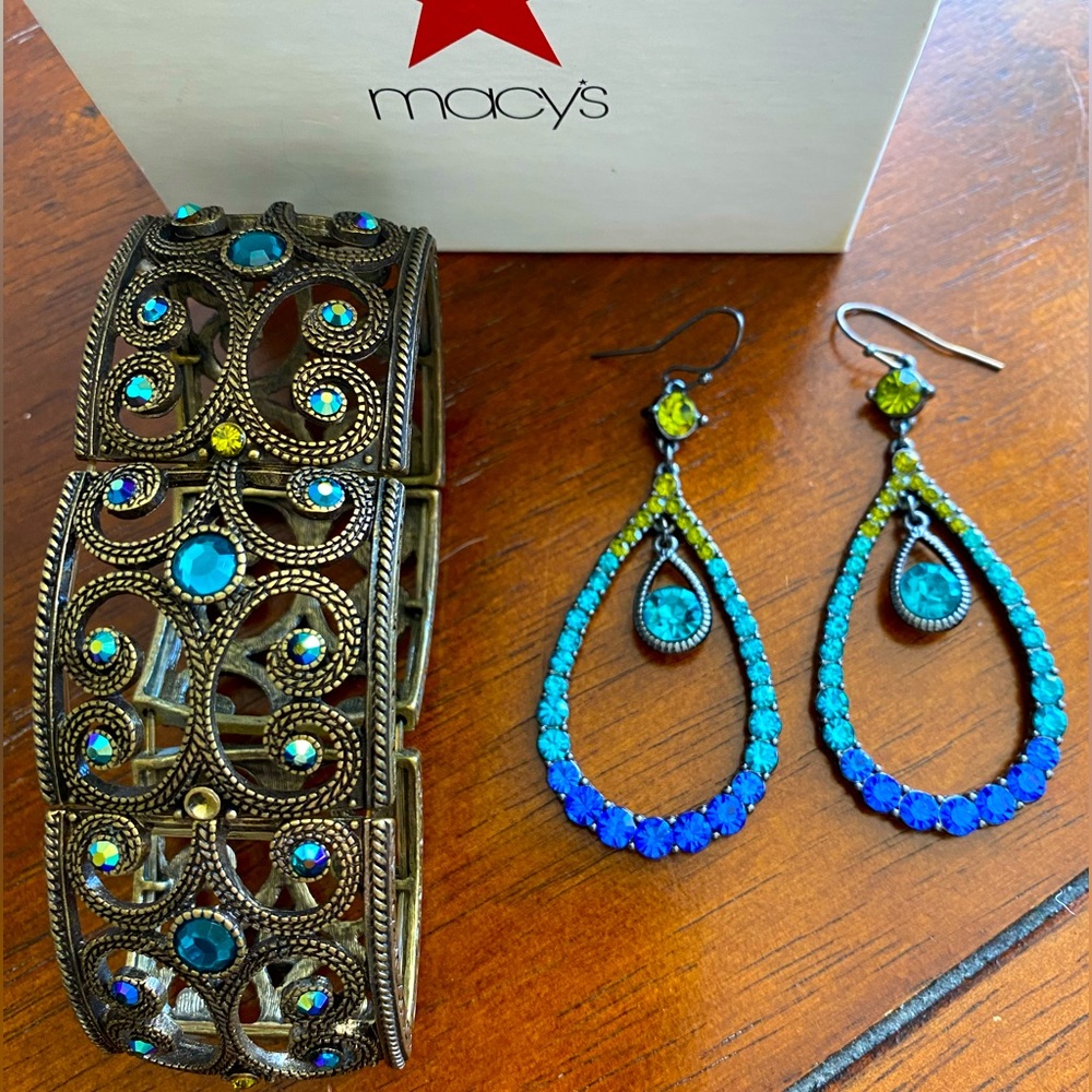 Stunning bracelet and earrings set 🦋
